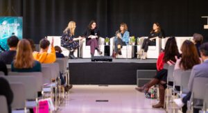Bild von einem Panel auf der Bühne von re:think media